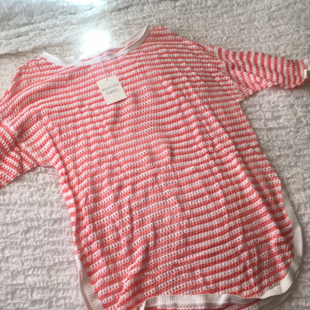 NWT VS Open Knit Top 🌼